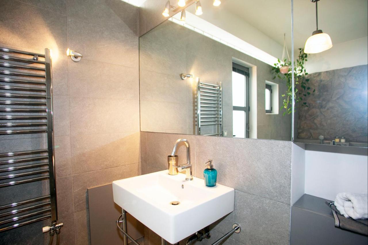 Spacious Suite With Luxury Bath Athena Bagian luar foto